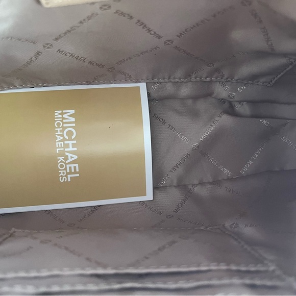 Michael Kors Beige Crossbody Bag with Gold Chain - Picture 4 of 6